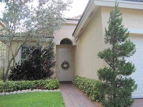 2nd image of 1190 W Magnolia Cir