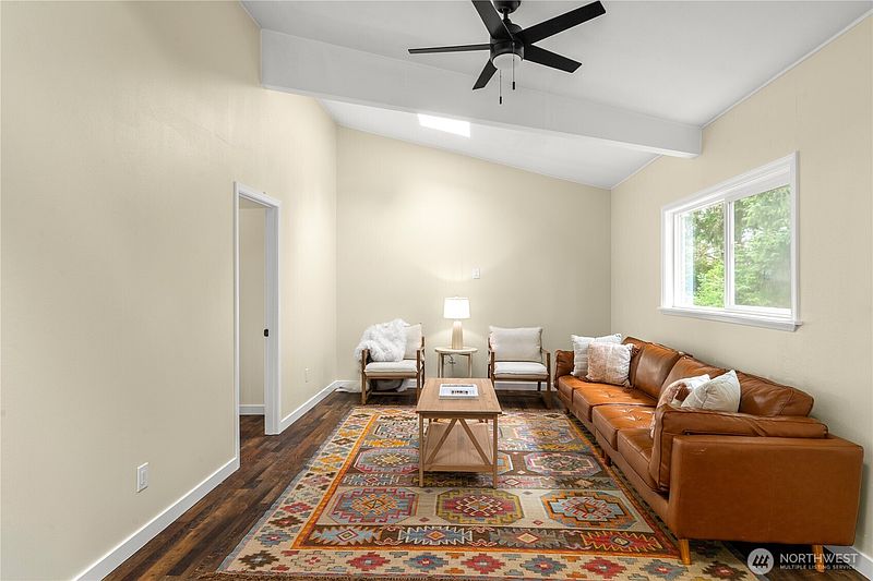 3rd image of 328 Ensign Avenue NW