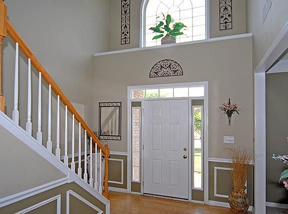 Dramatic 2-Story Foyer with Hardwoods