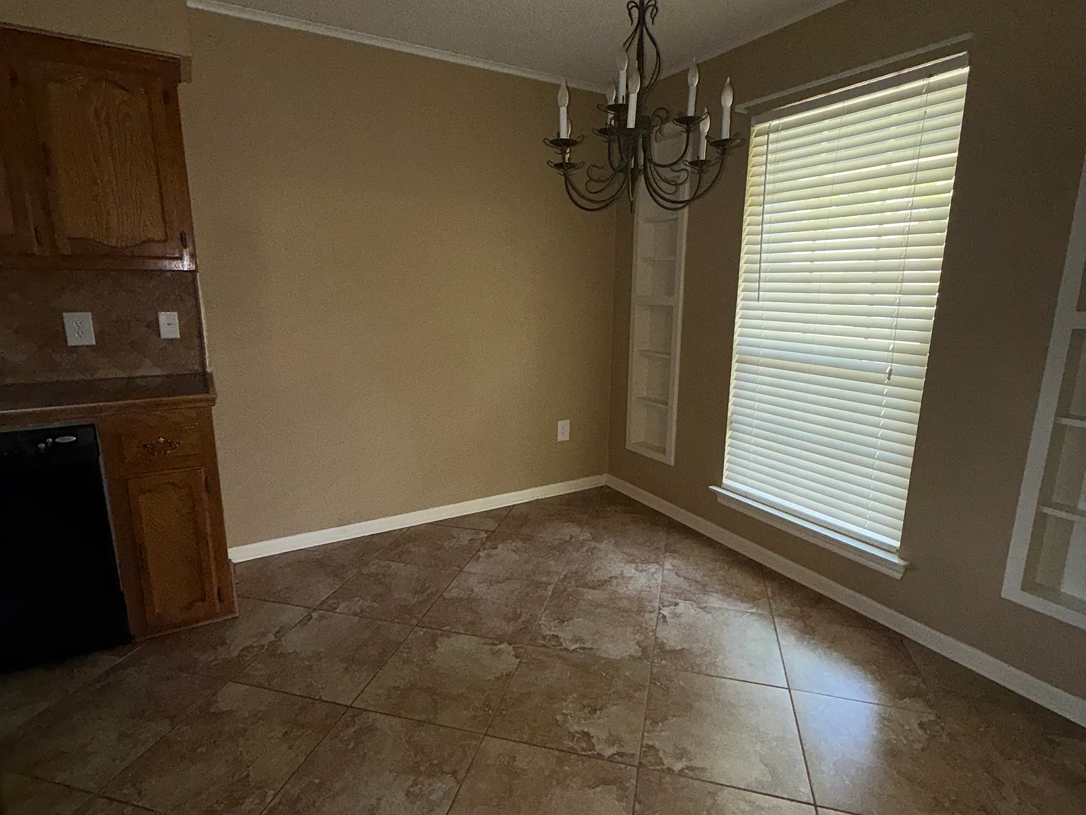 3 bed, 1285 sqft, $1,750 — Photo 3