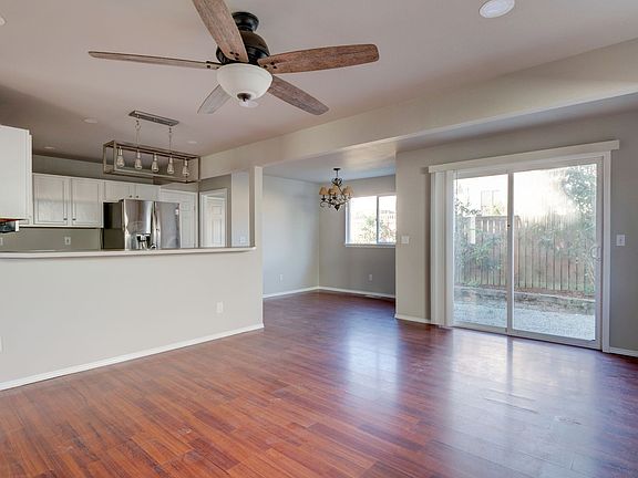 4th image of 1079 NE Cordero Pl
