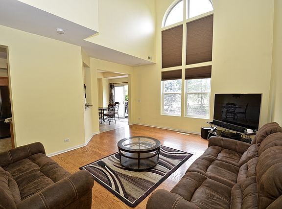 3rd image of 1062 Stamford Ct