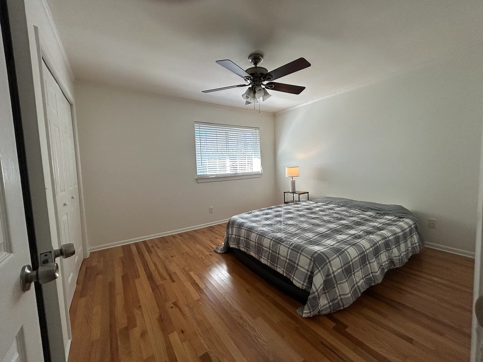 2 bed, 1.5 bath, 1064 sqft, $900 — Photo 2