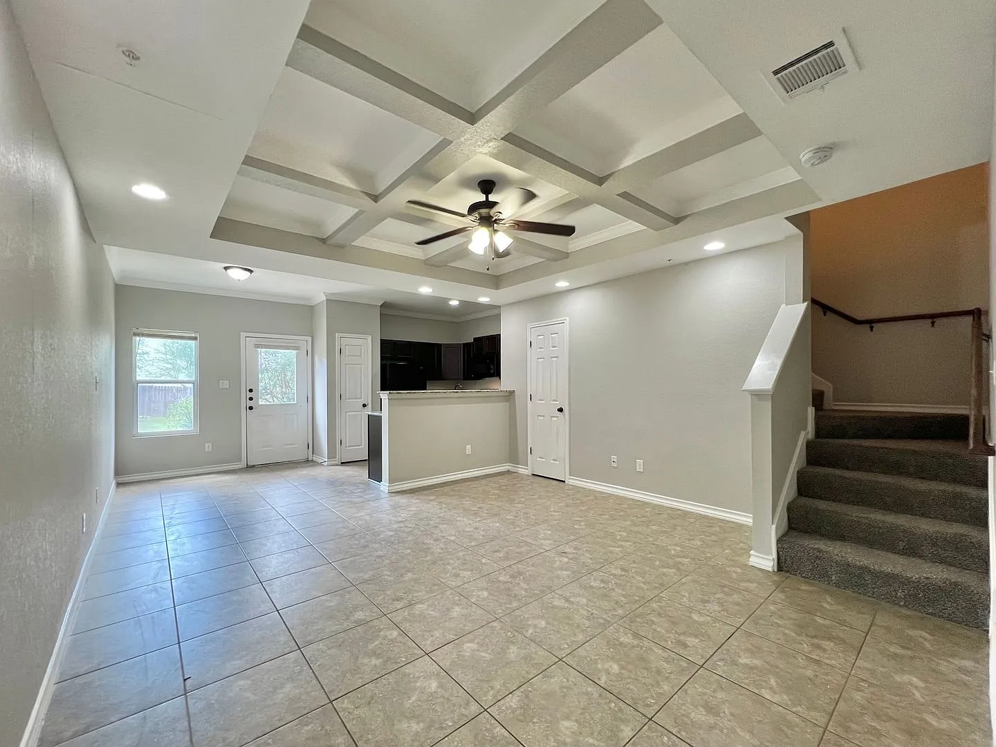 Cozy 3BR/2.5BA Townhome Near Medical Center, USAA & I-10 — Photo 3