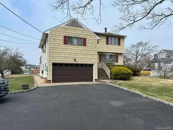 150 W Islip Road, West Islip, NY 11795