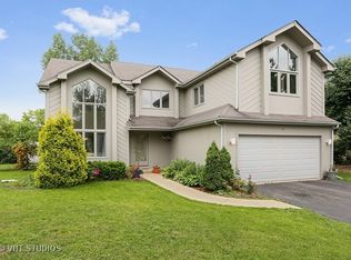 4 Fenview Ct, Bolingbrook, IL 60440