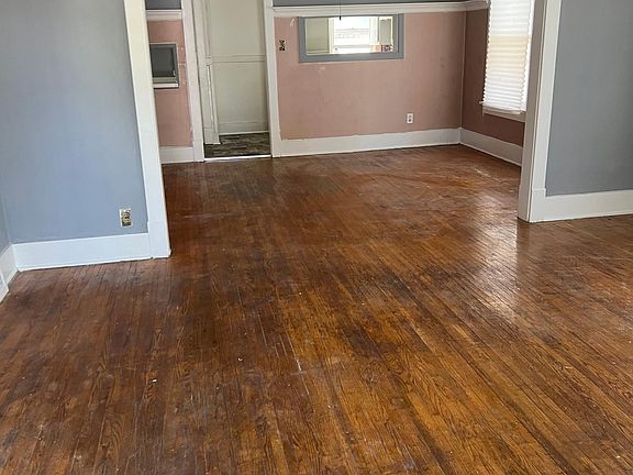 3rd image of 512 W Hanssler Pl