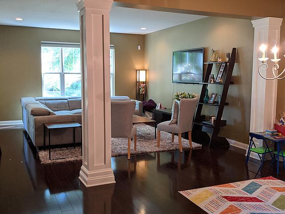 3rd image of 1909 Crenshaw Cir