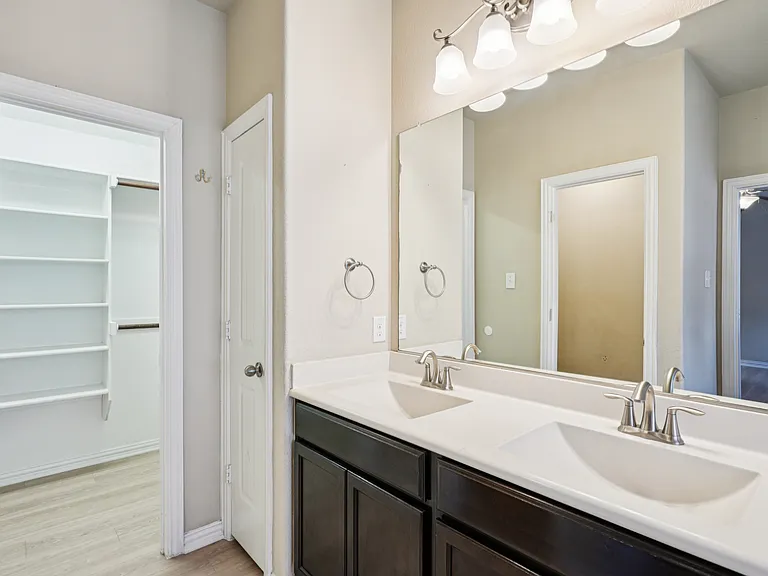 15937 Alvarado Dr — Photo 17