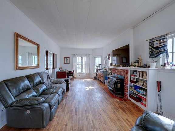 3rd image of 1401 E 5th Ave