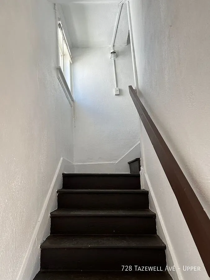 Top Floor Apartment, Newly Renovated 2 Bed 1 Bath — Photo 4