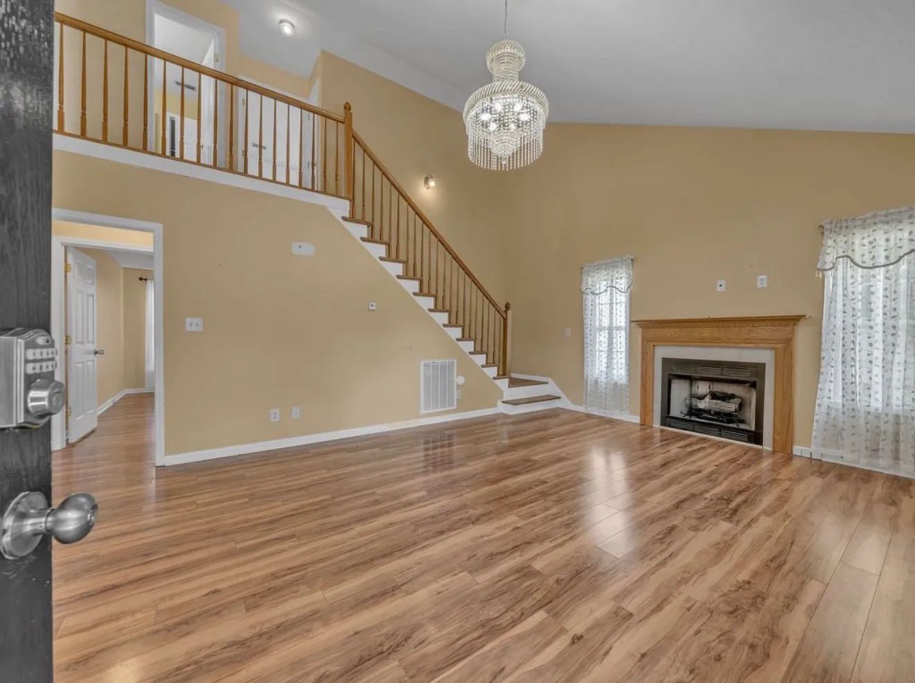 4 bed, 2484 sqft, $2,200 — Photo 2