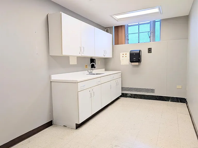 1071 E Main St #1 — Photo 12