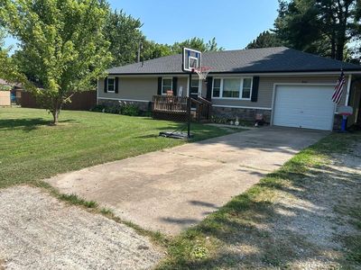 800 E Pearl Street, Aurora, MO, 65605
