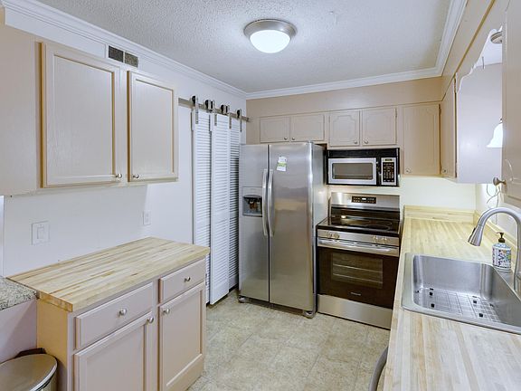 4th image of 415 Parkdale Dr APT 16B