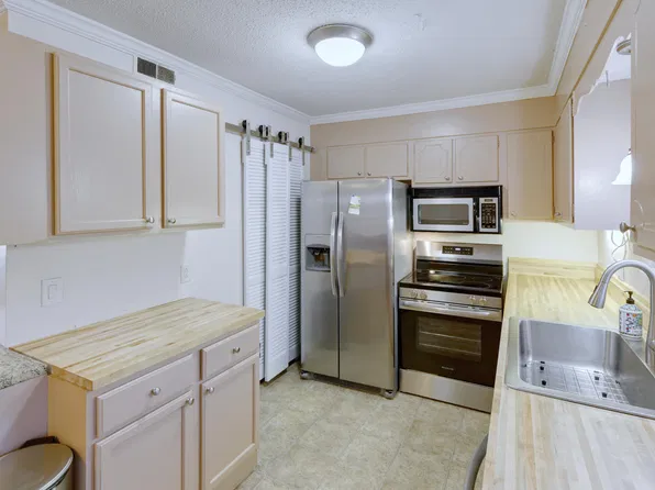 415 Parkdale Dr APT 16B, Charleston, SC 29414