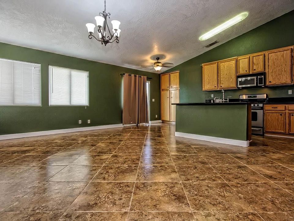 2nd image of 14881 Autumn Ln