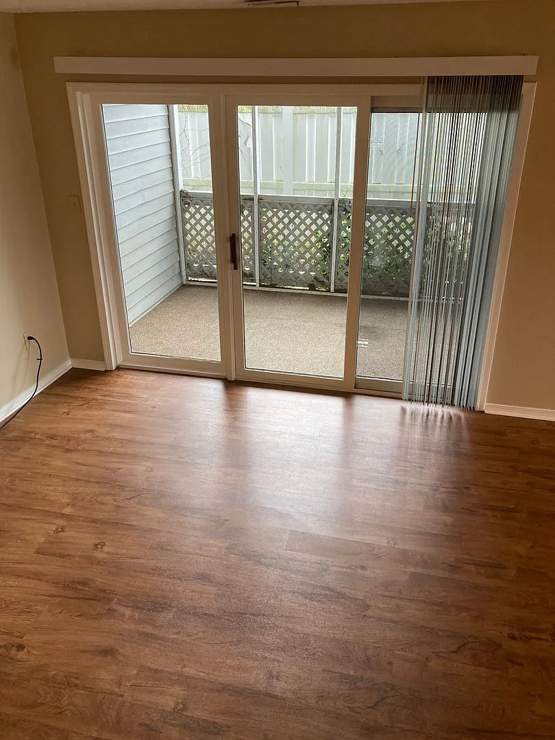 3 bedroom, 2.5 bath Condo: Gentry Quarters Complex — Photo 3