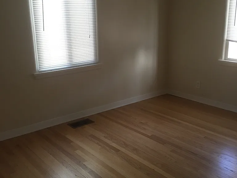 900 Girard Blvd NE — Photo 12