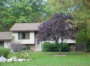 5811 Ellcourt Dr, Fennville, MI