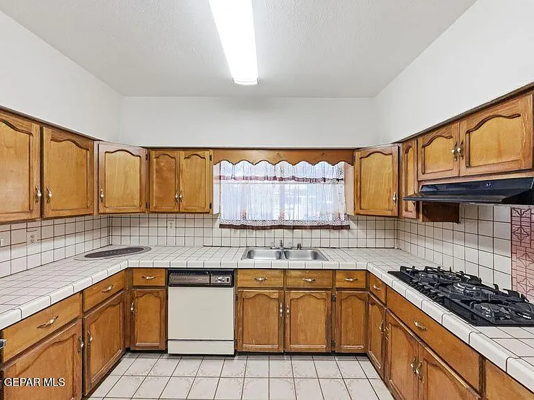 921 Olive Ave — Photo 7