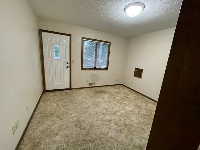 408 Holly Ln — Photo 6