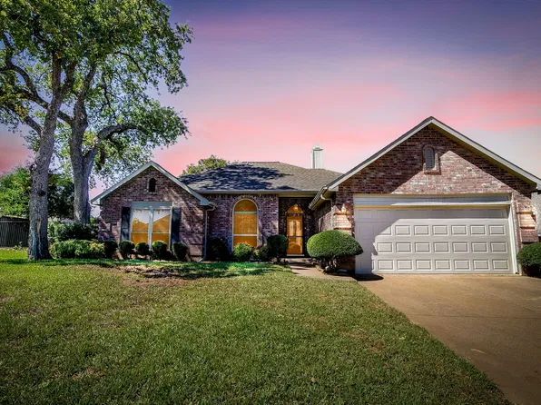 7901 Ember Oaks Dr, North Richland Hills, TX 76182
