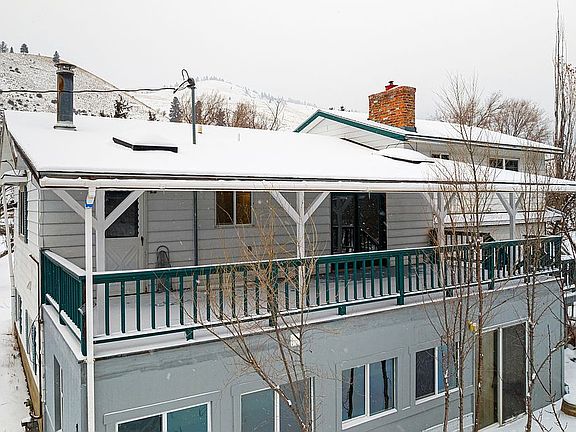 View of rear deck