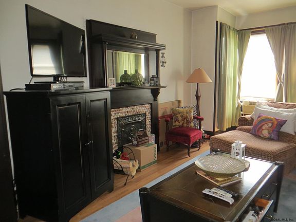 2nd image of 10 Park Ave