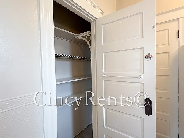 2800 Observatory Ave #2 — Photo 10