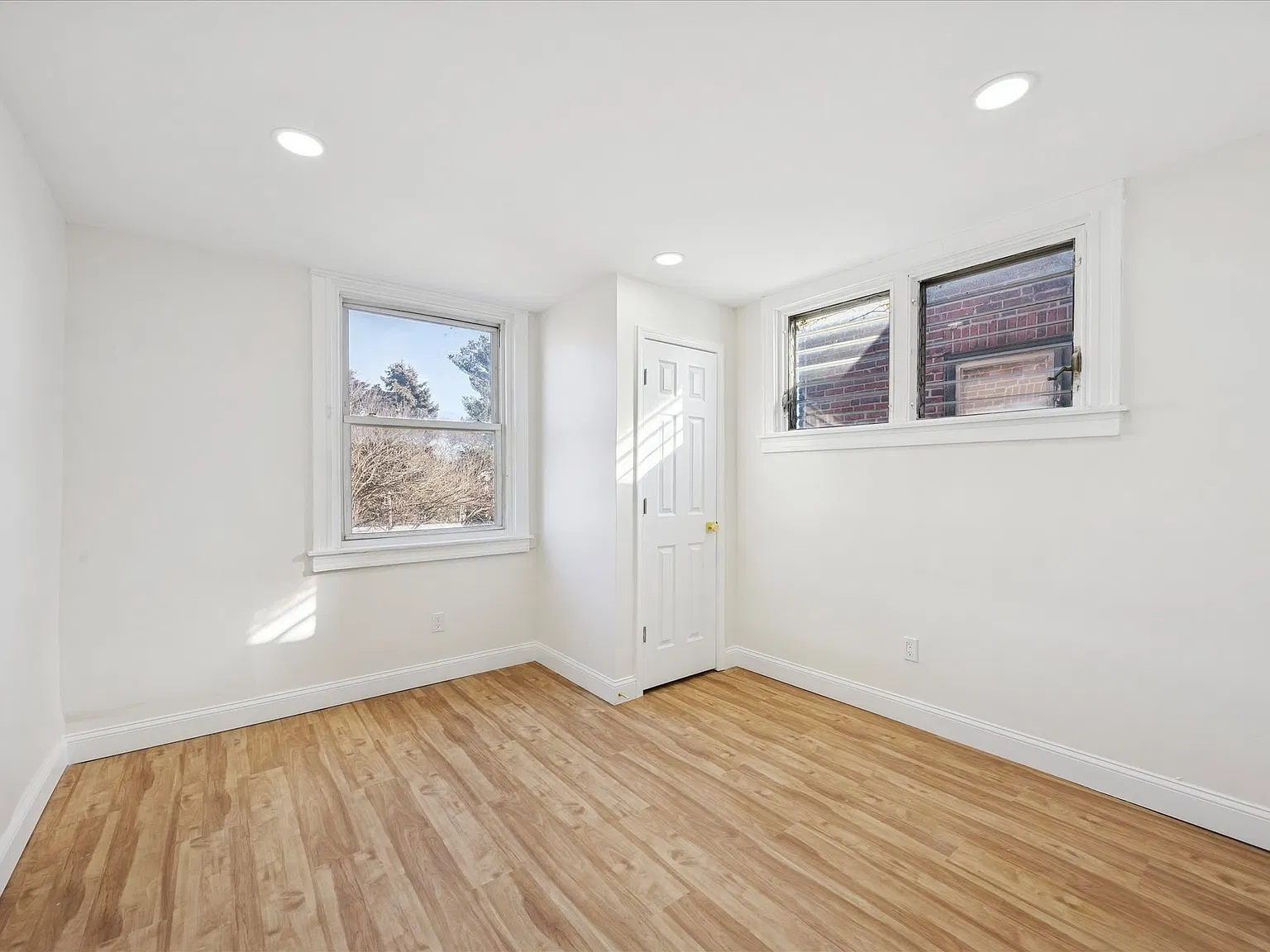Gorgeous Home Available Now! — Photo 4