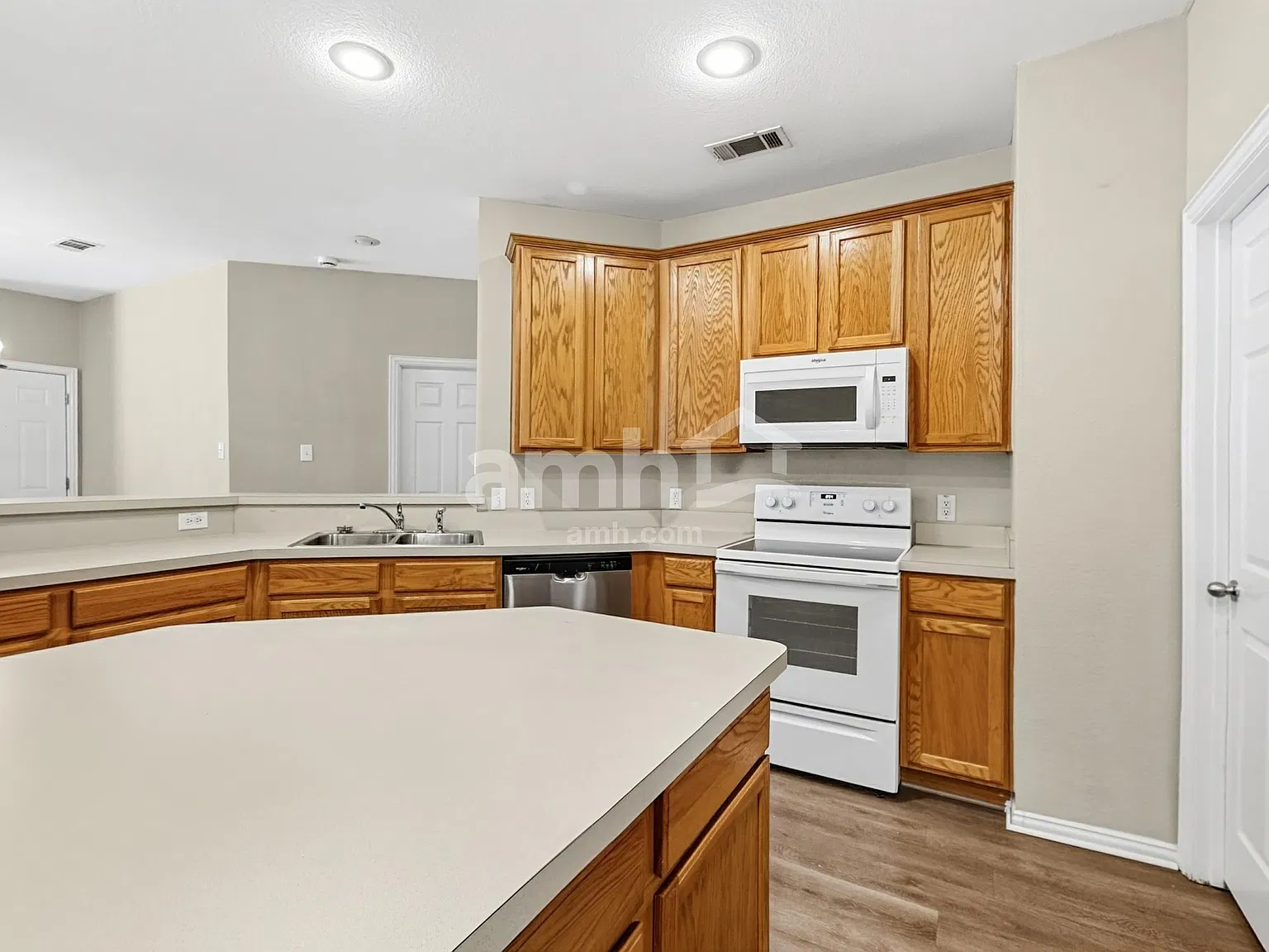 4 bed, 2.0 bath, 1829 sqft, $2,000 — Photo 3