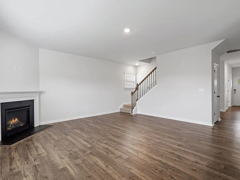 340 Fenwick Dr — Photo 8