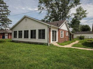 402 N Locust St, Oaktown, IN 47561