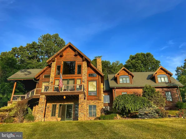 15 Hillcrest Dr, Middletown, PA 17057