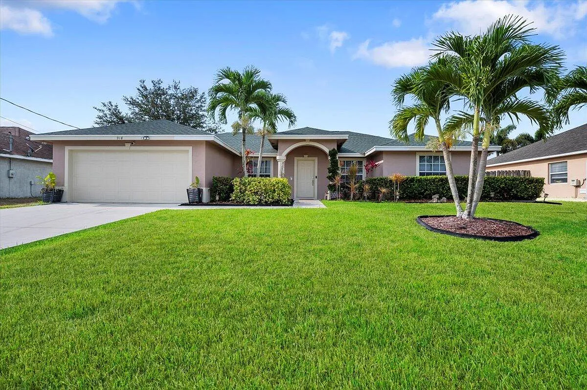4 bed, 3.0 bath, 2158 sqft, $3,500 — Photo 2
