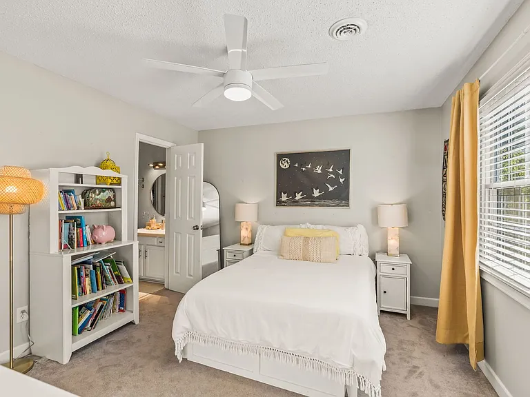 223 Ivy Cir — Photo 34