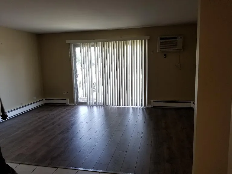 12817 Carriage Ln #8 — Photo 2