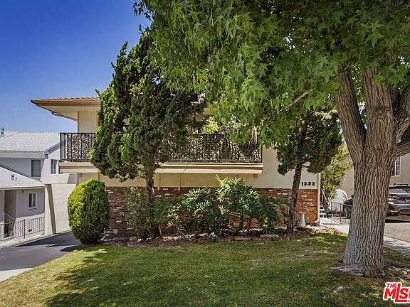 3rd image of 1231 Romulus Dr