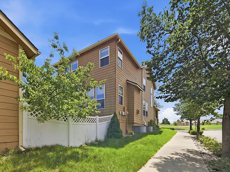 2202 Hanham Dr — Photo 33
