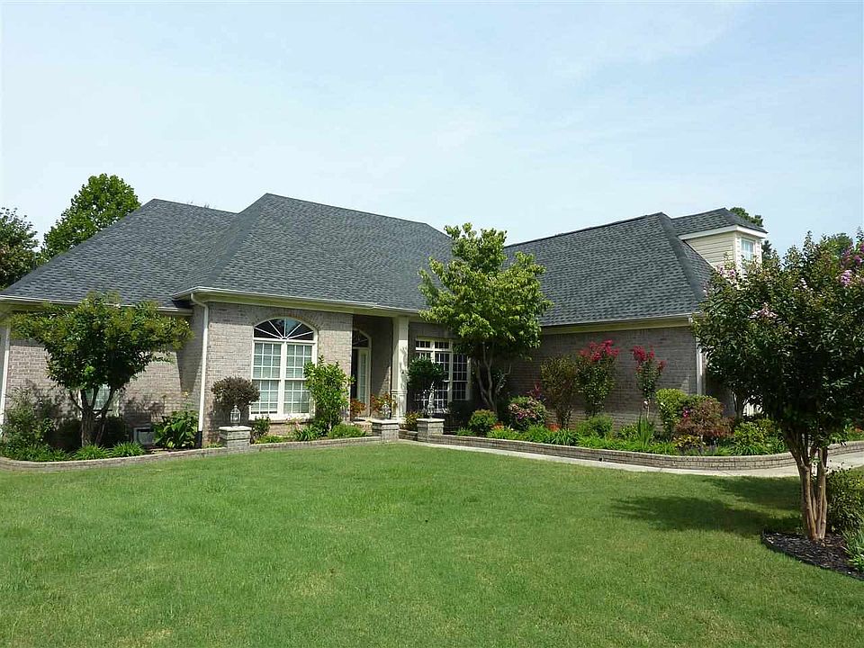 1st image of 105 Holbrook Dr