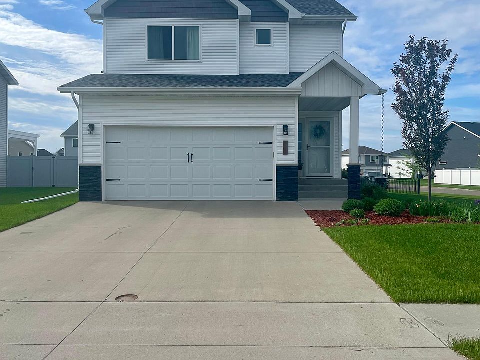 1st image of 833 Cathy Dr W