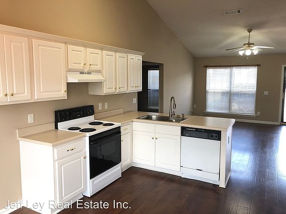 4th image of 318 Wesley Dr