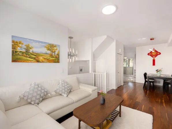 6700 Rumble St #24, Burnaby, BC V5E 4H7