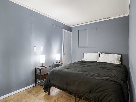5th image of 1110 E Lakeshore Blvd #3