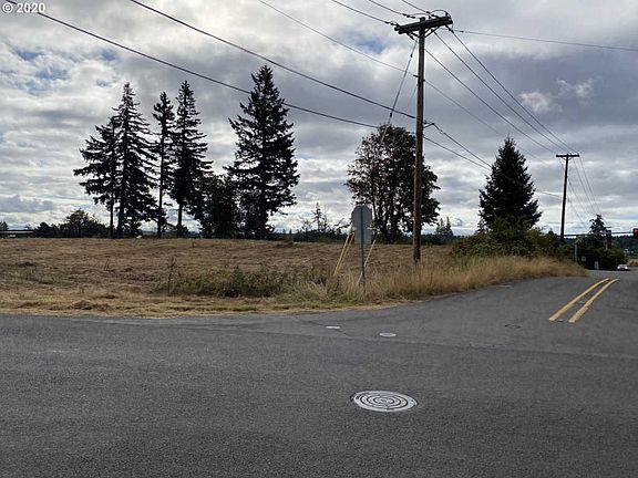 3rd image of 18600 SW Pacific Dr