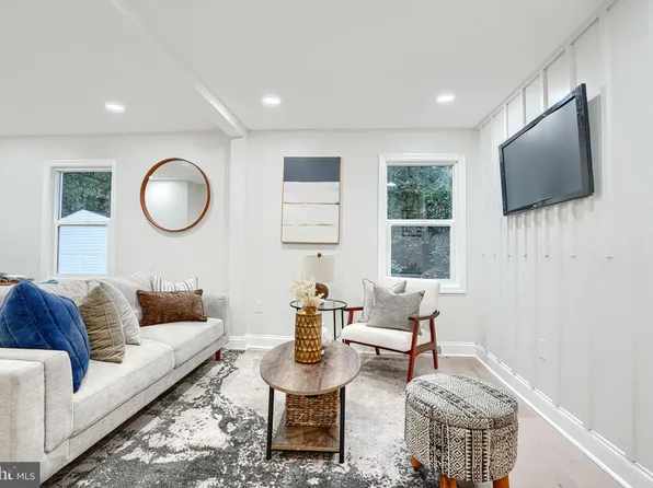 2 Sidewell Ct, Baltimore, MD 21221