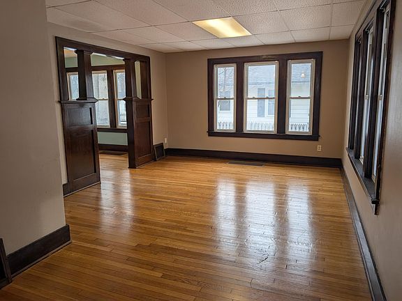 2nd image of 404 9th Ave NE