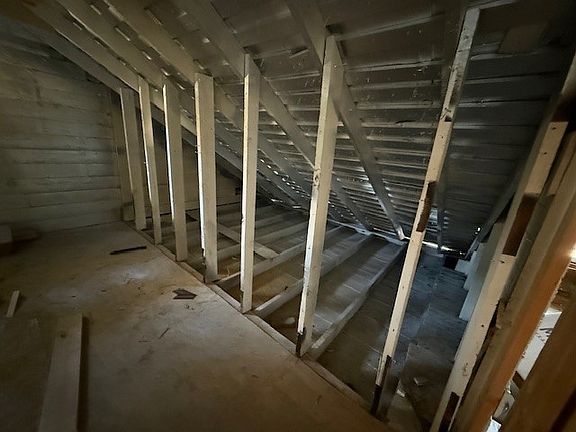 4th image of 327 Herndon St