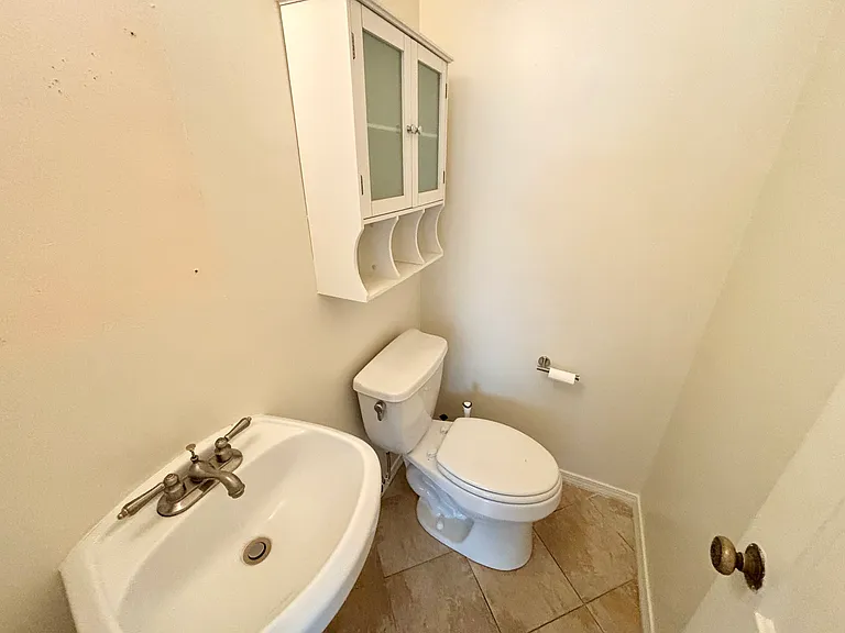 128 1/2 N Palm Dr — Photo 15
